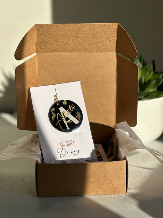 Llavero black & gold - inicial & nombre