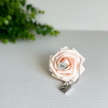Collar personalizado con forma de sobre