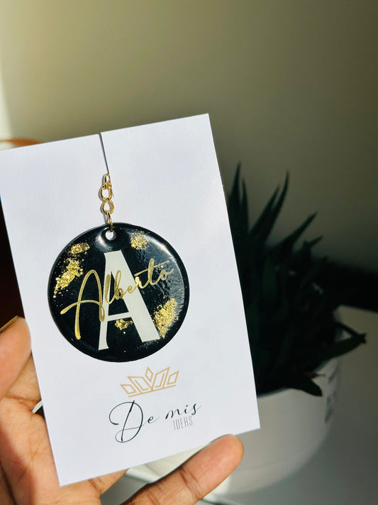 Llavero black & gold - inicial & nombre
