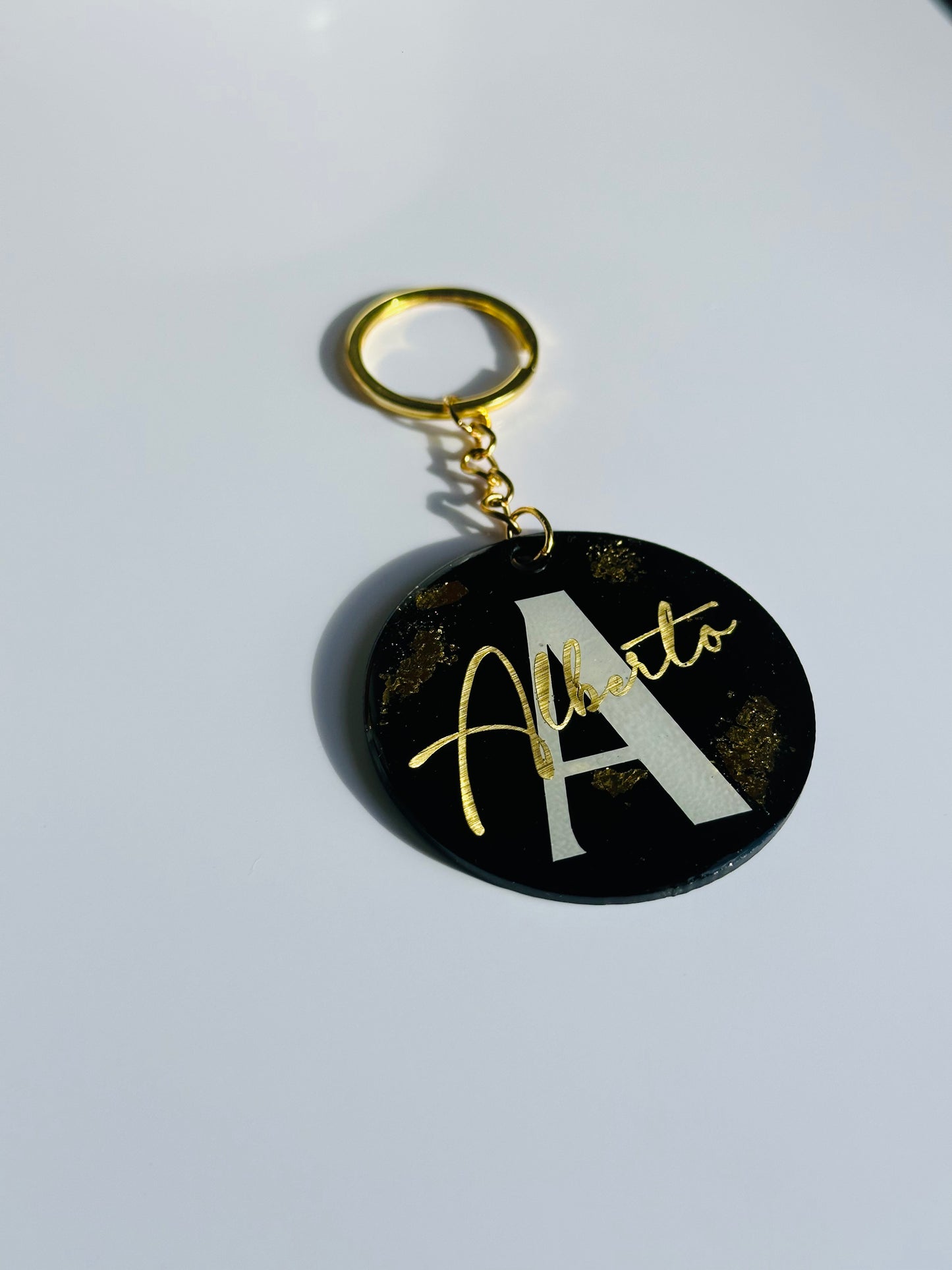 Llavero black & gold - inicial & nombre